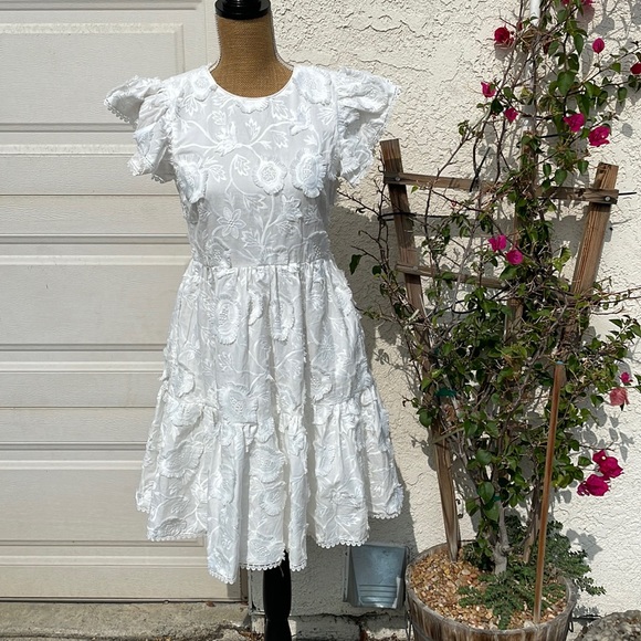 ANTONIO MELANI Dresses & Skirts - ANTONIO MELANI X KIMBERLY WHITMAN Size 2 White Embroidered Floral Dress